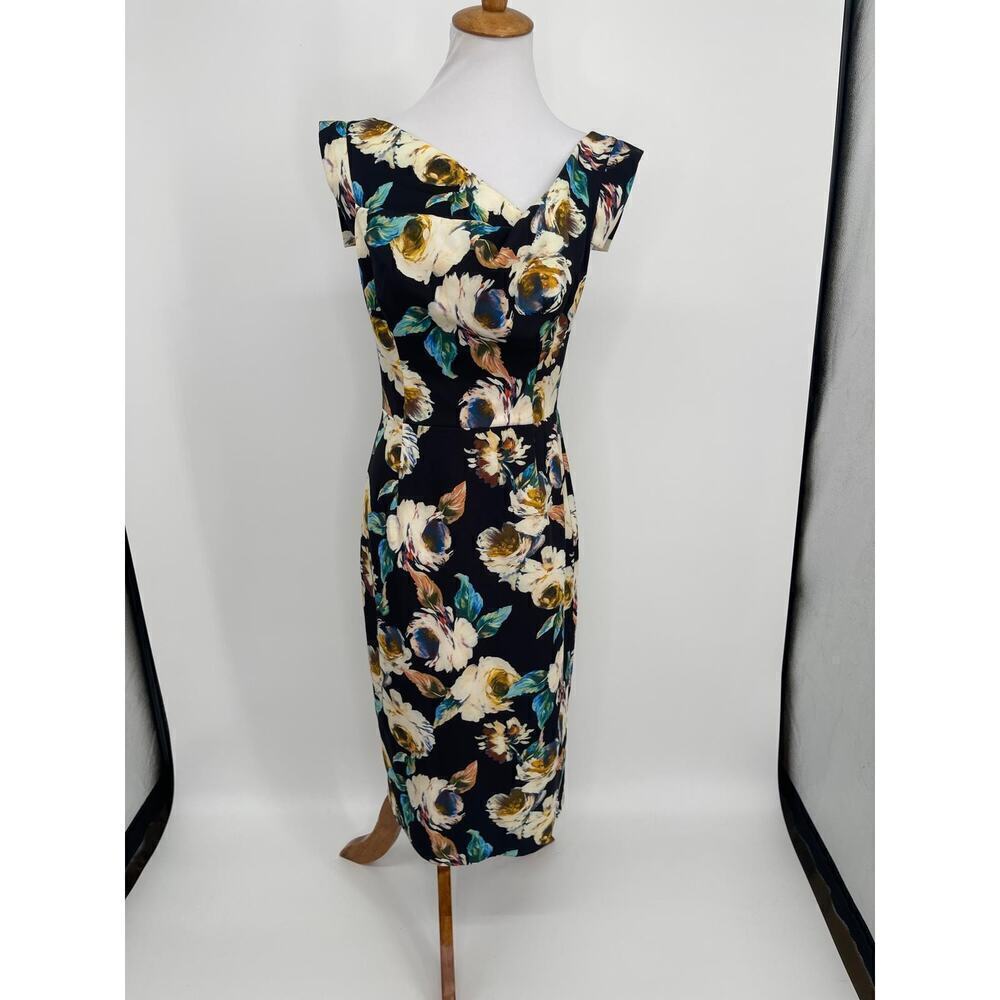 Black Halo Jackie O Sheath Holographic Floral Print
Black Knee Length Dress 6 - Picture 3 of 10